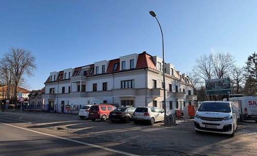 Gebäudeansicht von der Straße - 4 Zi.-Dachgeschoss auf 105,77 m², Loggia + Gästebad