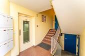 Hauseingangsbereich, Aufzug - 