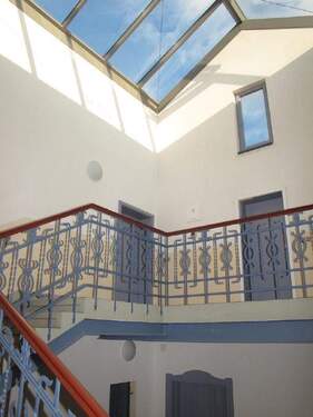 elegantes Treppenhaus - 3 Zimmer Etagenwohnung zur Miete in Dresden