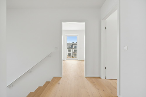 Der repräsentative Eingangsbereich - 3 Zimmer Etagenwohnung zur Miete in Binz