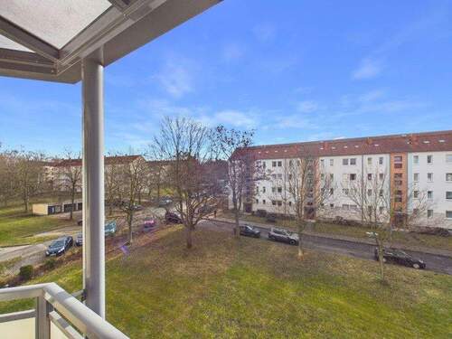Blick vom Balkon - 3 Zimmer Etagenwohnung zur Miete in Chemnitz