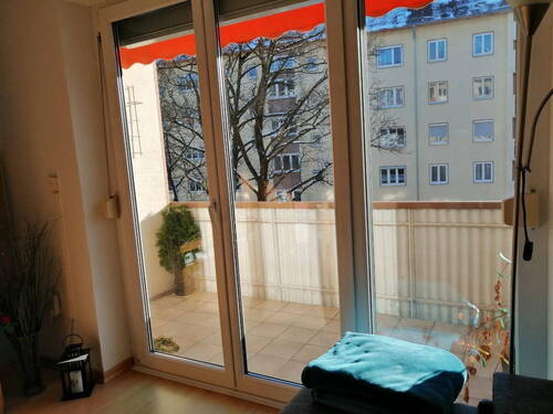 Wohnzimmer Balkon 2. OG - 2 Zimmer Etagenwohnung zum Kaufen in Augsburg