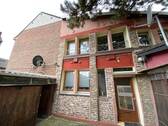 Seitenansicht mit Hauseingang - 