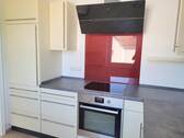 u. a. mit Kühlschrank mit Gefrierfach - 