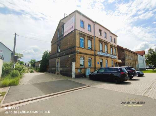 Hausansicht - Mehrfamilienhaus, Wohnhaus in Bitterfeld