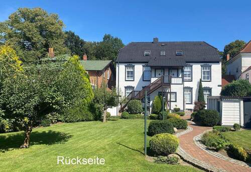 Rückseite des Hause - 1 Zimmer Mehrfamilienhaus, Wohnhaus zum Kaufen in Travemünde