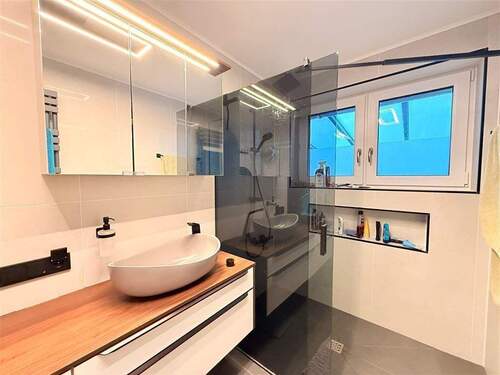 Bad mit begehbare Dusche / EG - 