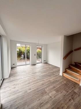 Wohnbereich mit Terrassenzugang.jpg - 