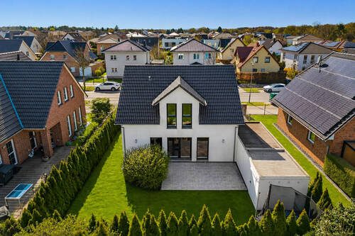 Hausansicht - Schönes Einfamilienhaus mit Garage und gehobener Ausstattung in begehrter Wohnlage von Gatow