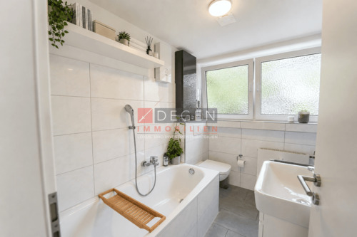 1.OG rechts - Bad - Degen Immobilien aus Dortmund - 