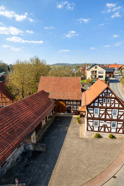 Südost-Blick - 5 Zimmer Mehrfamilienhaus, Wohnhaus zum Kaufen in Friedewald