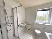 Tageslichtbad mit Dusche… - 