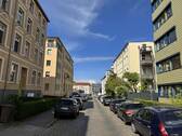 Herderstraße - Freigezogene und frisch renovierte 2-Zimmer-Wohnung mit Balkon und Außenstellplätzen