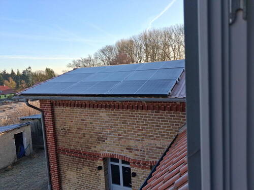 PV-Anlage auf dem Anbau - 