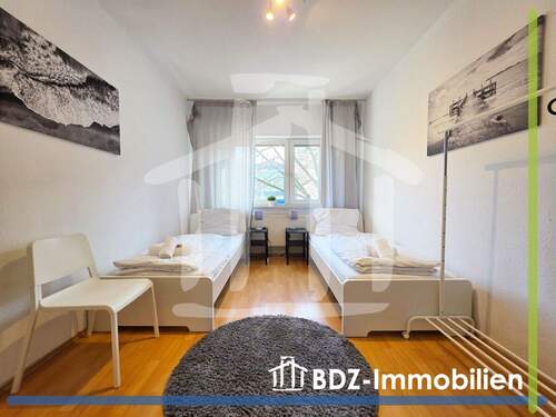 Schlafzimmer 1 OG - Vielseitig nutzbare 3-Zimmer-Wohnung mit Gartenanteil