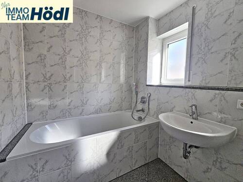 1.Foto TGL-Bad im OG - 