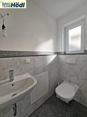 Gäste-WC - 5 Zimmer Reihenendhaus in Reutlingen