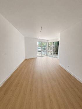 Bild 1 - NEUBAU : 40qm Studio-Apartment mit Balkon & XL Badezimmer