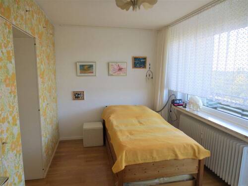 Schlafzimmer mit Einbauschrank - 