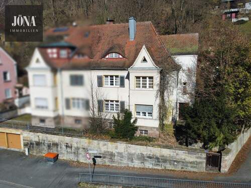 Aussenansicht - Denkmalgeschützte Doppelhaushälfte mit zwei Wohneinheiten in stadtnaher Lage Kauf gegen Gebot