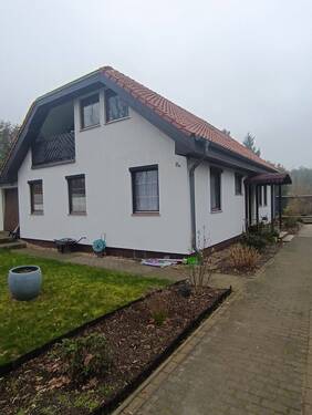 Vorderansicht und Seit - 6 Zimmer Einfamilienhaus zum Kaufen in Schipkau