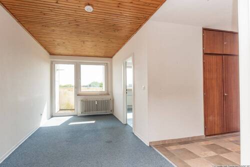 Flur - 4 Zimmer Etagenwohnung in Kiel