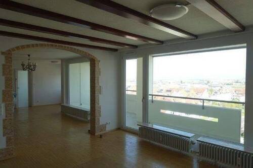 großzügiger Wohn-/Essbereich - Etagenwohnung mit 180,00 m² in Endingen zur Miete