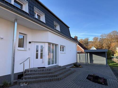 Eingang - 8 Zimmer Mehrfamilienhaus, Wohnhaus in Lehrte