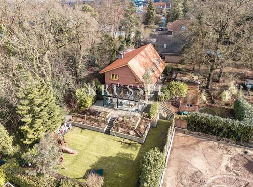 Repräsentative und attraktive Luftaufnahme der Immobilie ... - 6 Zimmer Einfamilienhaus zum Kaufen in Lingen