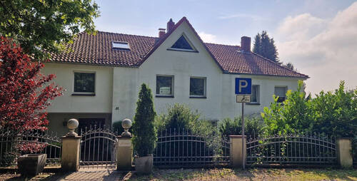 Oesbergstr. 52 - 1.jpg - Großzügiges Mehrfamilienhaus in Bad Pyrmont, Oesbergstr. 52 - idyllische Lage am Waldrand
