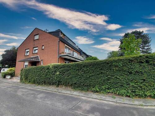Eckgrundstück - 9 Zimmer Mehrfamilienhaus, Wohnhaus zum Kaufen in Köln / Heimersdorf