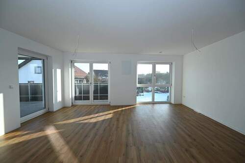 Ein Raum der wirkt - 4 Zimmer Etagenwohnung in Seubersdorf