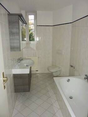 19019-3.jpg - 4 Zimmer Etagenwohnung in Weißenfels