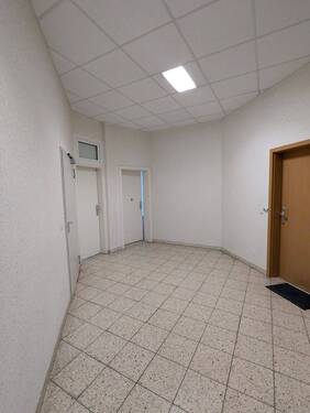 Hausflur Blick zum Eingang - 