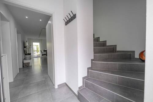 Treppe - 6 Zimmer Einfamilienhaus in Heddesheim