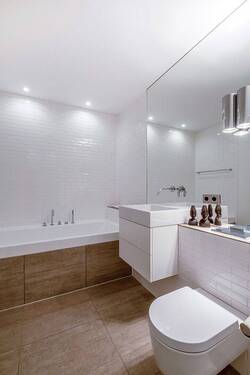 Bad mit Wanne - 