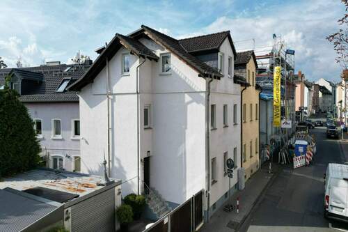 Hausansicht - Vielseitiges Wohnjuwel in Frankfurt-Rödelheim - ideal für Familie oder als Mehrgenerationenhaus