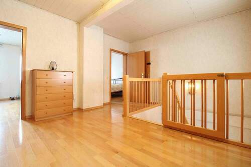 Eingangsbereich 1.OG - 6 Zimmer Einfamilienhaus in Frankfurt am Main