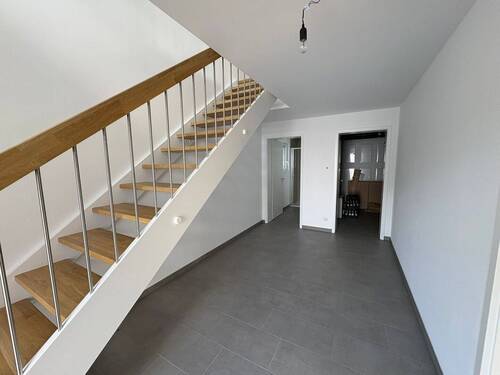 Treppenaufgang/Flur EG - 