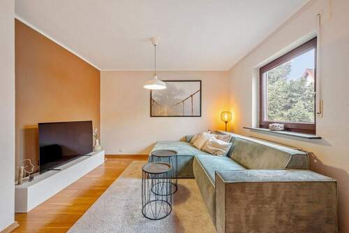 Wohnzimmer Vorderhaus - Mehrfamilienhaus, Wohnhaus mit 194,00 m&sup2; in Rüsselsheim zum Kaufen