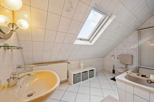 Badezimmer Vorderhaus - 