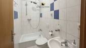 Bad mit Dusche - 