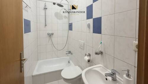 Bad mit Dusche - 