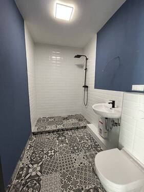 großes Badezimmer - 