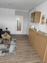 Wohnzimmer, Blick zum Flur - 1 Zimmer Etagenwohnung in Büsum