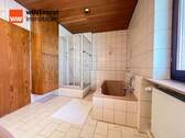 Tageslichtbad mit Dusche und Wanne - 