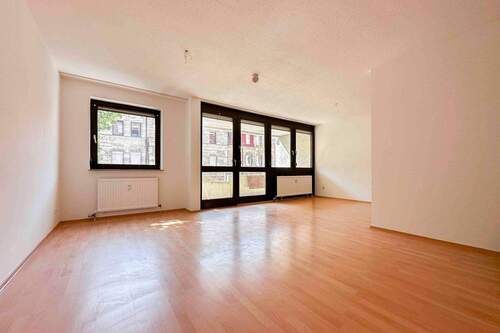 Wohnzimmer - 3 Zimmer Einfamilienhaus zum Kaufen in Nürnberg