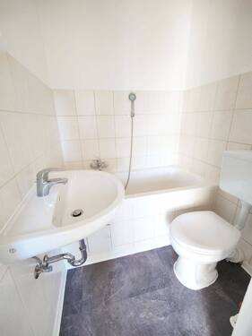 Badezimmer - Etagenwohnung mit 33,60 m² in Bad Gandersheim zur Miete