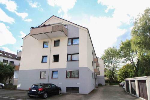 Außenansicht - 2-Zimmer-Wohnung im Dachgeschoss mit Balkon und Stellplatz