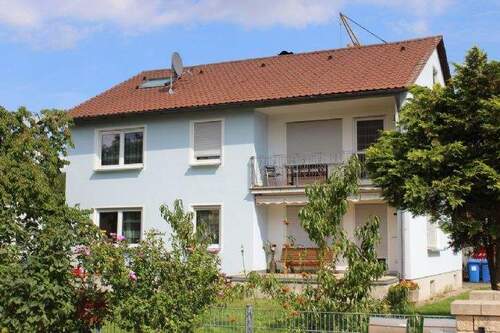 Gebäudesüdseite - ZUVERLÄSSIGE NACHBARN GESUCHT: EG-Wohnung im Zweifamilienhaus